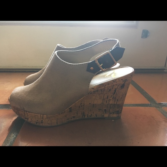 Report Shoes - Never worn Report wedge